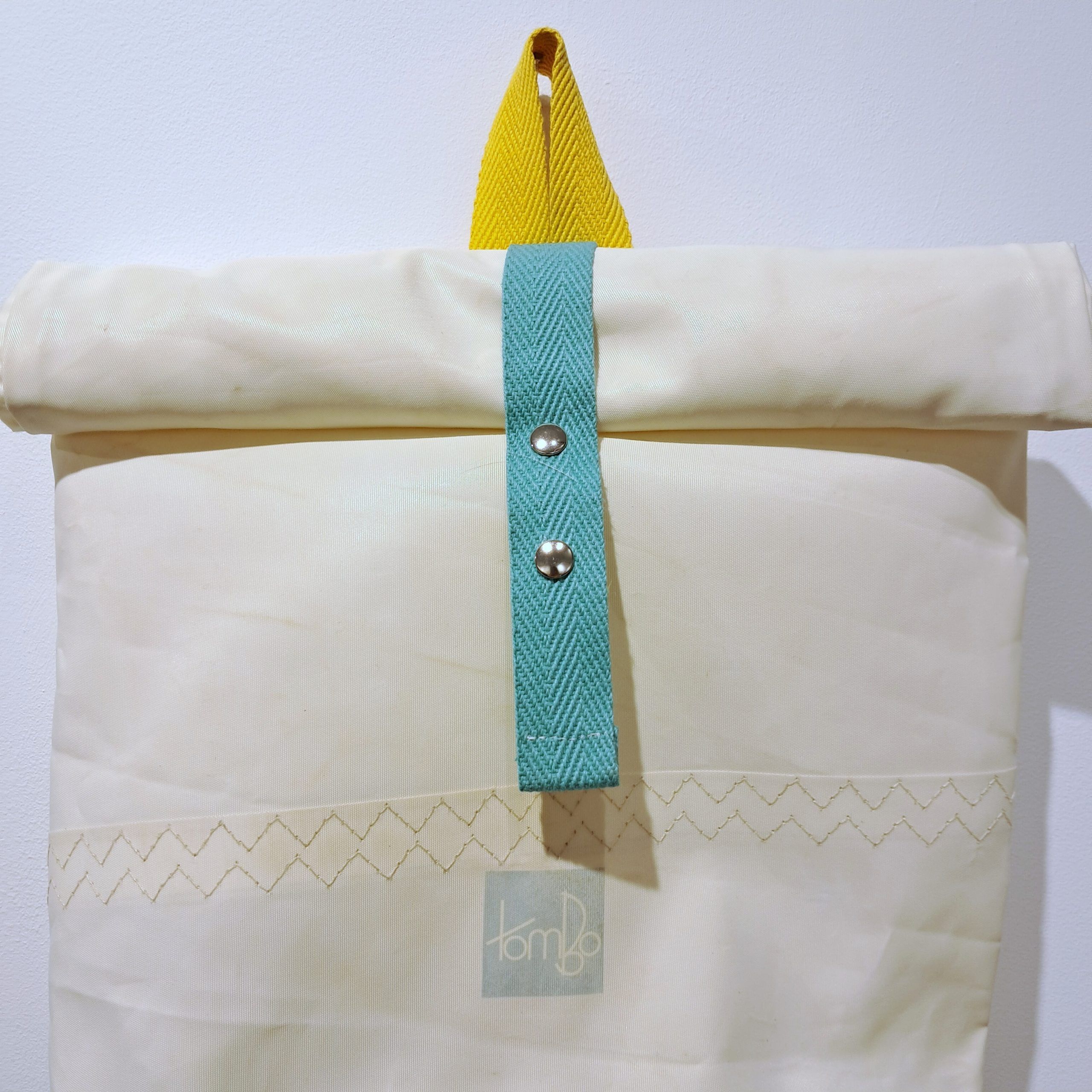 Mochila Tombo amarilla - Imagen 4