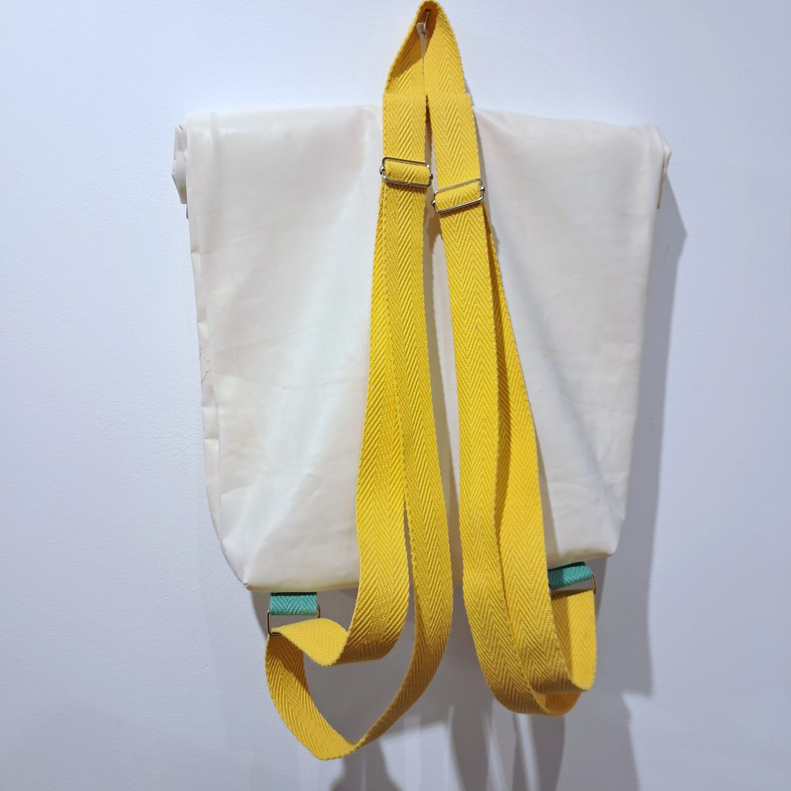 Mochila Tombo amarilla - Imagen 3